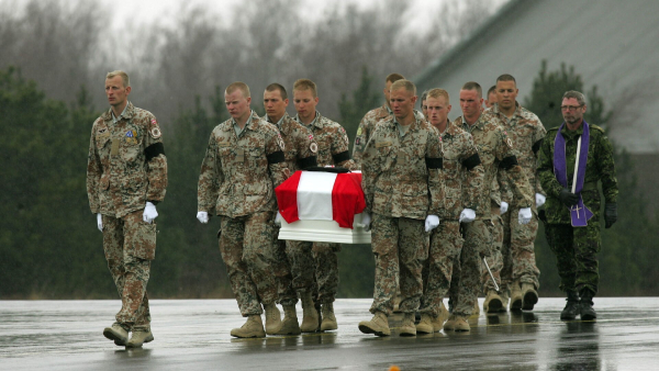 Carry-in-the-casket-of-my-dead-soldier-private-Jesper-Nuielsen-killed-by-IED-in-southen-Iraq-2006-Pictiure-is-from-Karup-Airport,-Denmark(1).jpg